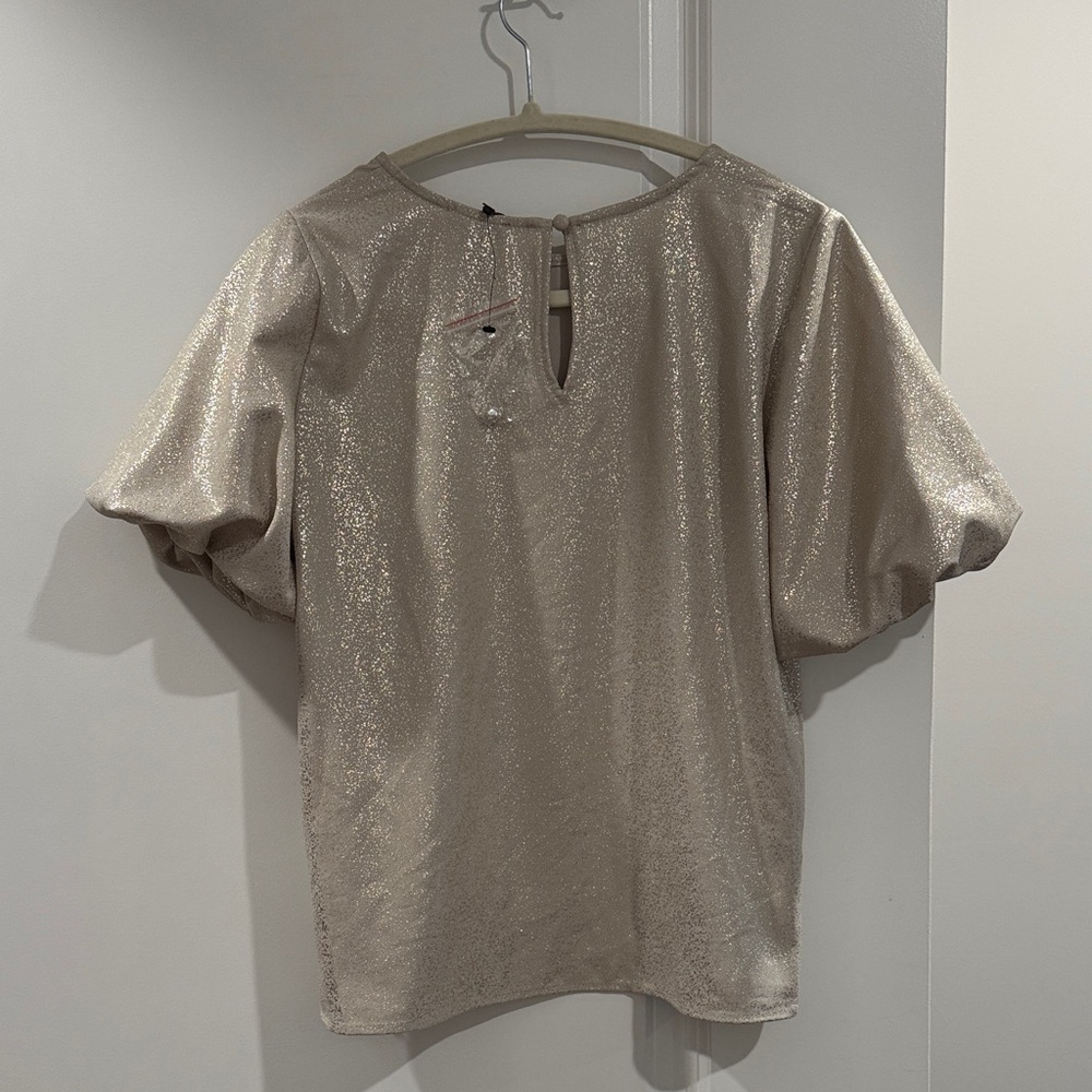 Vince Camuto Gold Shimmer Short Sleeve Blouse XS NWT - Picture 4 of 5